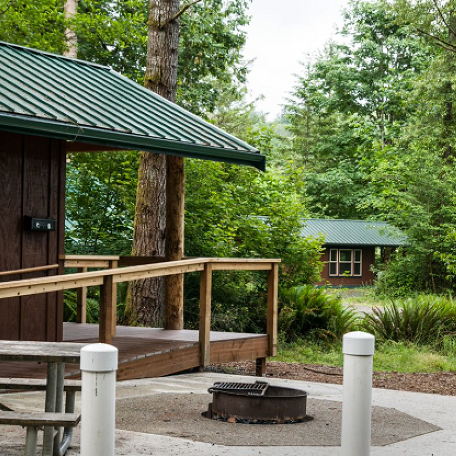 Ike Kinswa Cabins Exterior with firepit