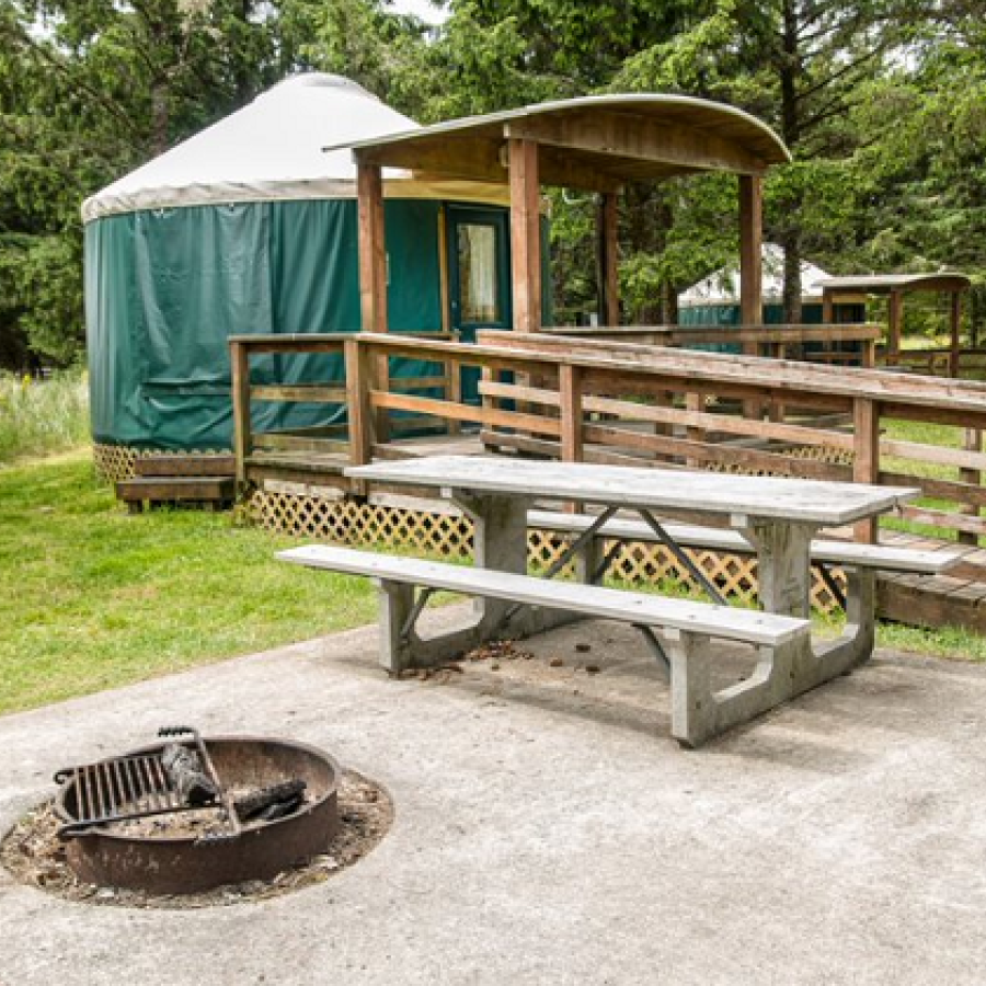 Cape Disappointment Yurt with firepit and picnic table