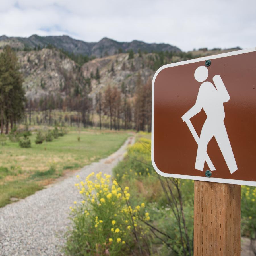 AltaLake_HikingSign